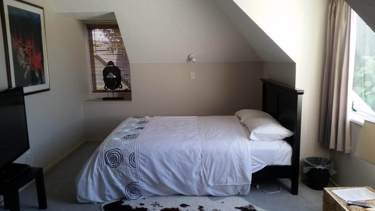 Berni'S Boutique Bnb Christchurch Exterior photo